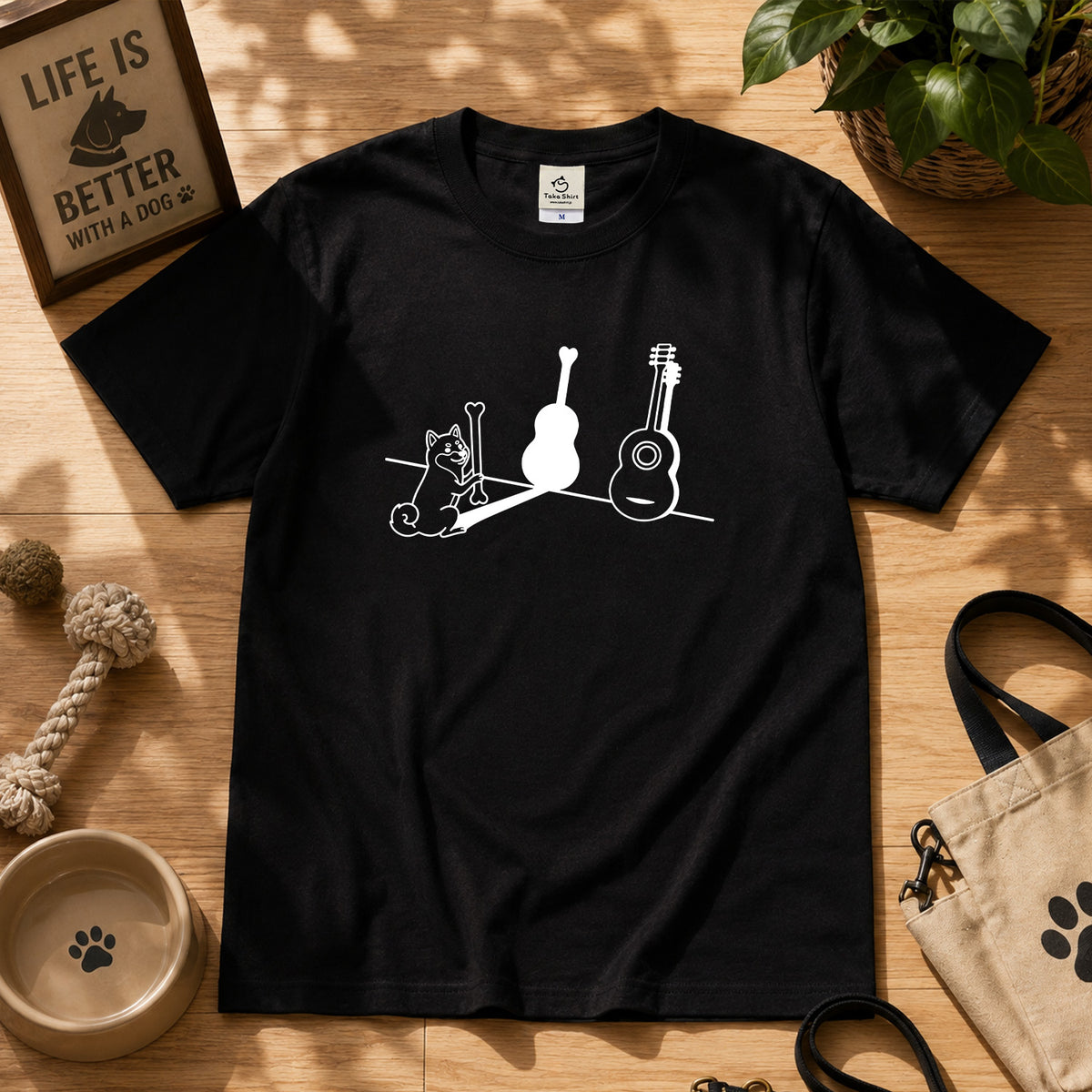 柴犬とギター影アート 白Tシャツ ｜音楽好きに人気｜InuJoy