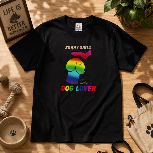 SORRY GIRLS | 虹色 レインボー 犬 イラスト 英語メッセージ Tシャツ【犬好き・愛犬家・ユニーク・プレゼントに最適】