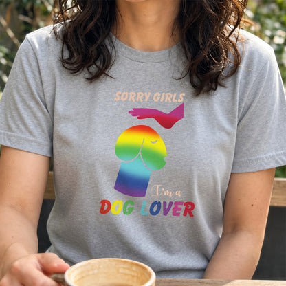 SORRY GIRLS | 虹色 レインボー 犬 イラスト 英語メッセージ Tシャツ【犬好き・愛犬家・ユニーク・プレゼントに最適】