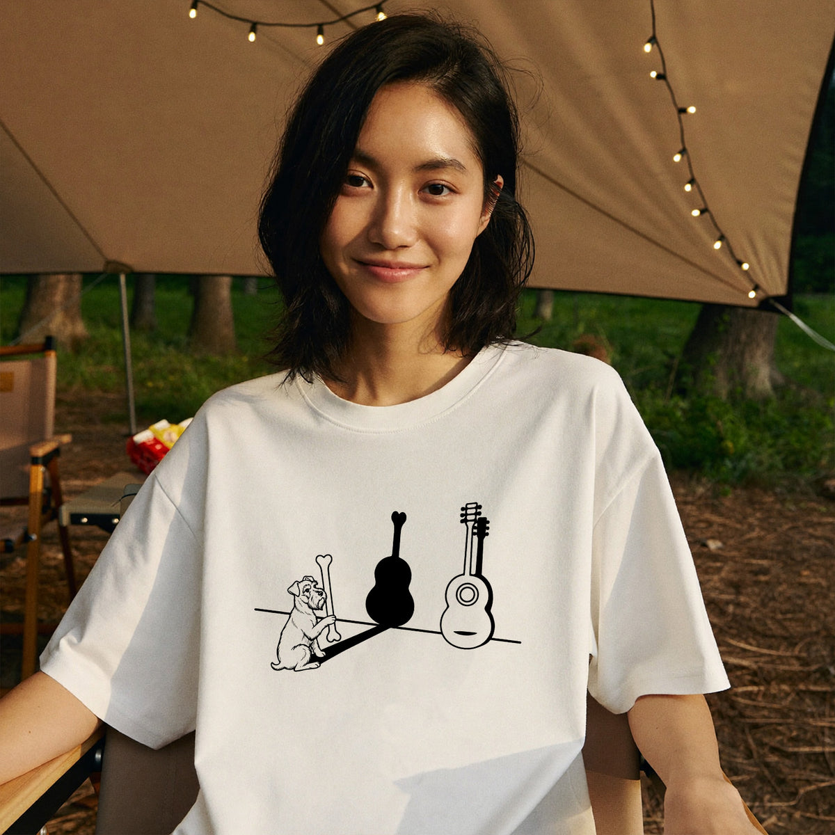 テリアとギター影アート 白Tシャツ ｜音楽好きに人気｜InuJoy