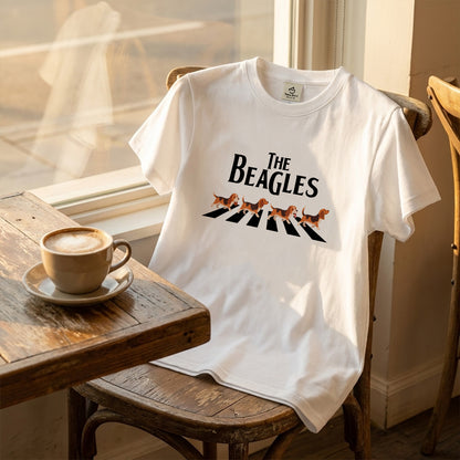 BEAGLES ビーグル犬 横断歩道グラフィック Tシャツ | アウトドア・キャンプ・愛犬とお出かけTシャツ