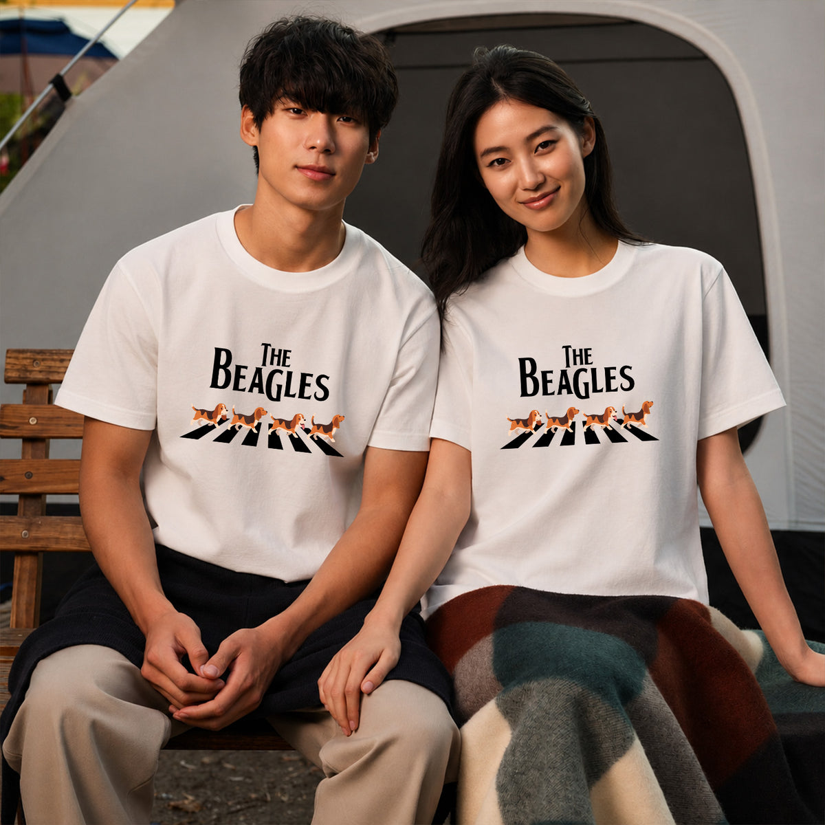 BEAGLES ビーグル犬 横断歩道グラフィック Tシャツ | アウトドア・キャンプ・愛犬とお出かけTシャツ