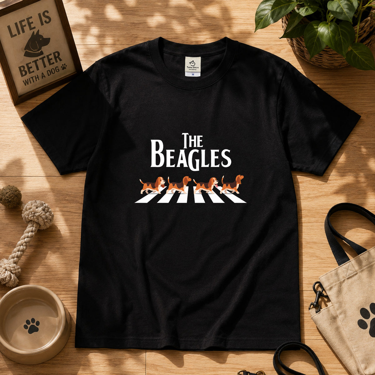 BEAGLES ビーグル犬 横断歩道グラフィック Tシャツ | アウトドア・キャンプ・愛犬とお出かけTシャツ