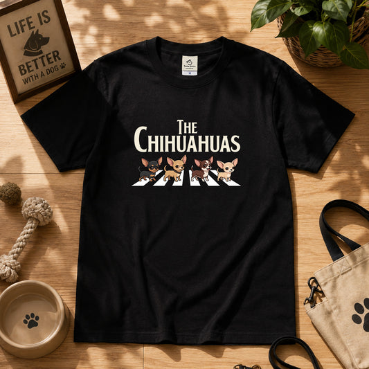 THE CHIHUAHUAS | チワワ 横断歩道 ゆるかわパロディTシャツ【犬好き・愛犬家・ギフトに最適】